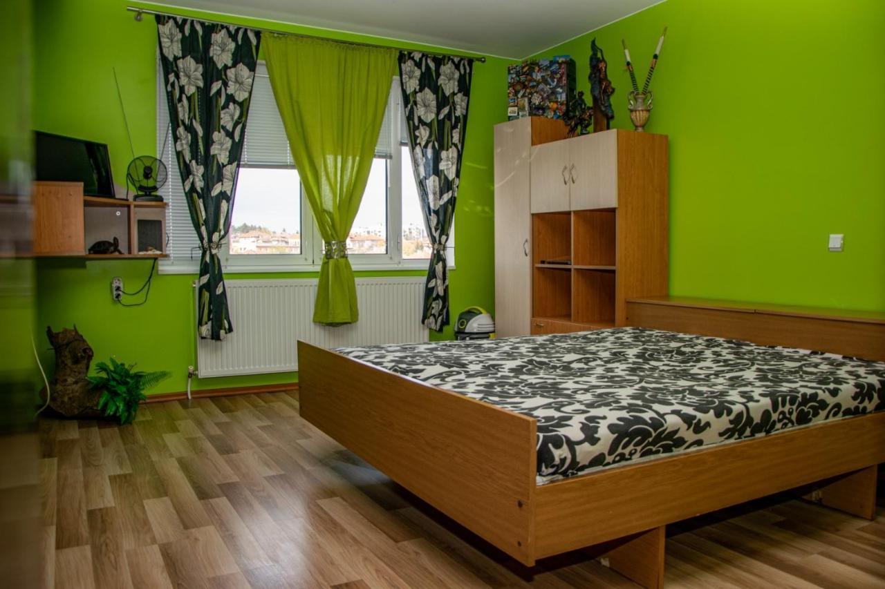 Vilhelmov'S Apartament Lukovit Esterno foto