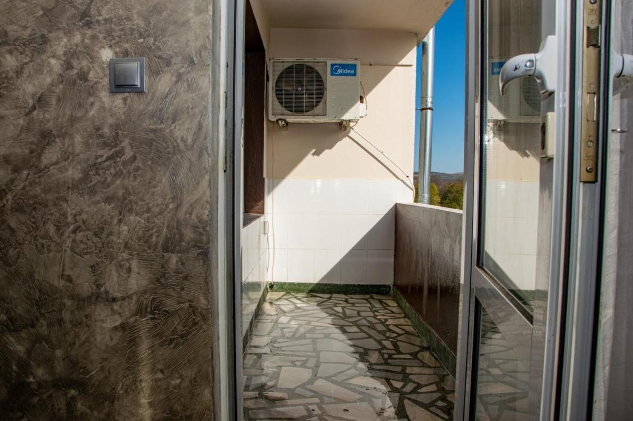 Vilhelmov'S Apartament Lukovit Esterno foto