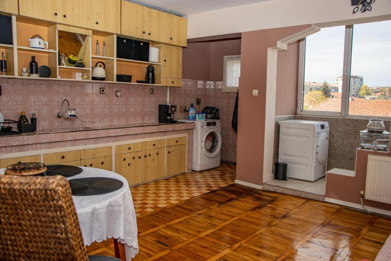 Vilhelmov'S Apartament Lukovit Esterno foto