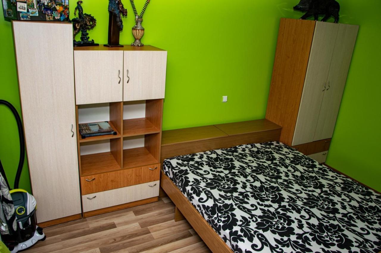 Vilhelmov'S Apartament Lukovit Esterno foto